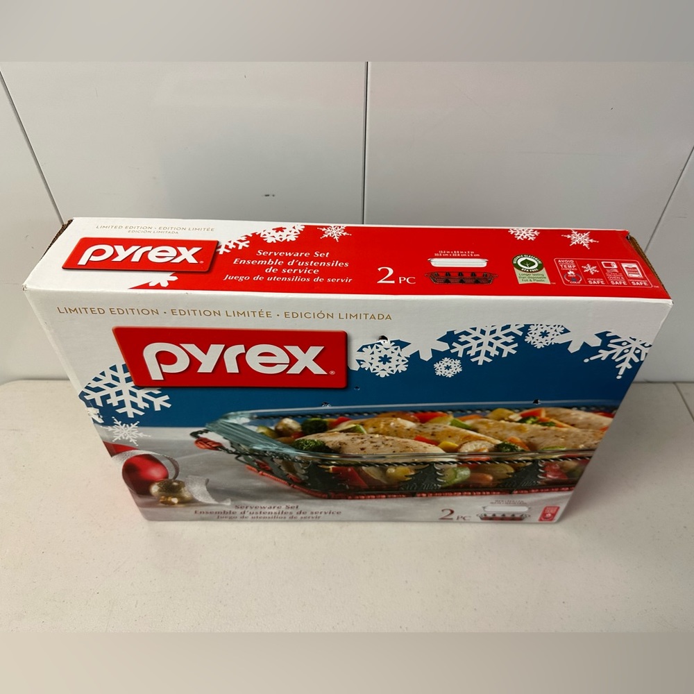 Pyrex Holiday Serveware 2pc Set - Limited Edition - Picture 2 of 6